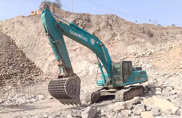 Excavadoras en la construcción pesada: la columna vertebral de las operaciones de movimiento de tierras